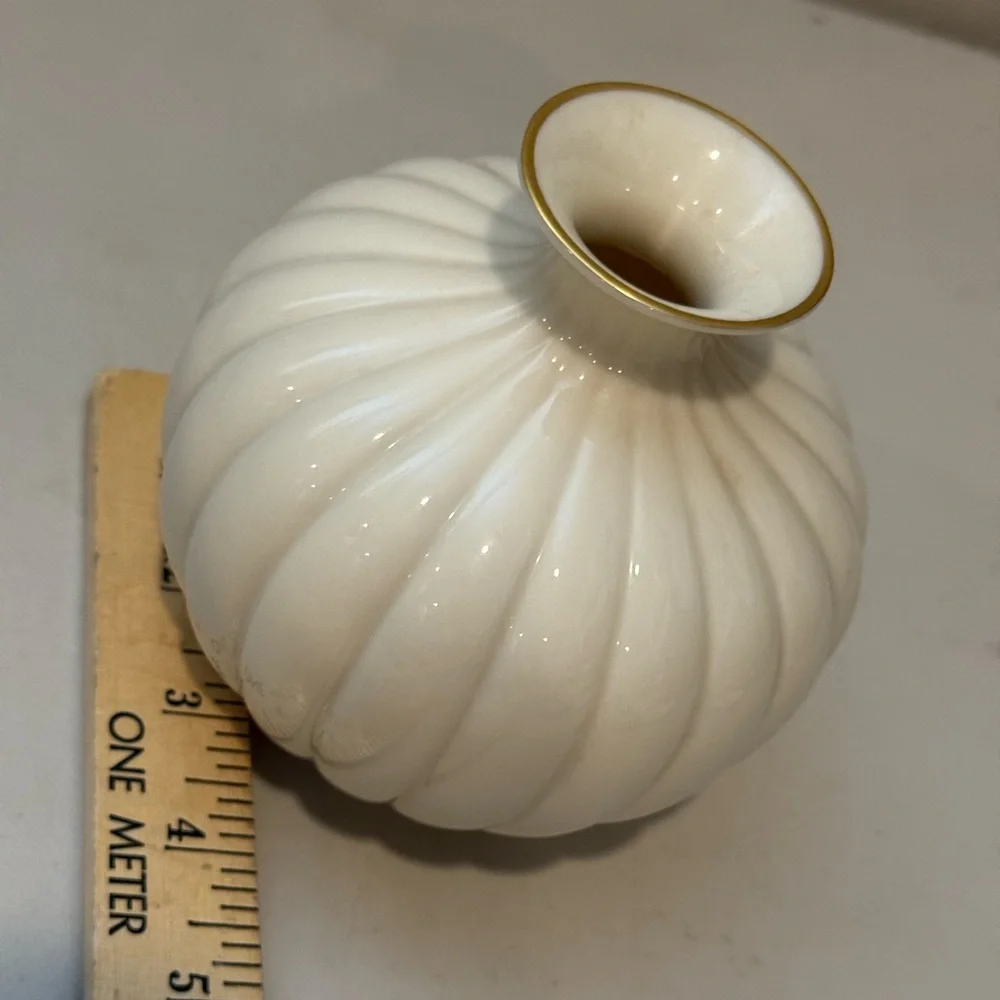 Vintage‎ MCM Lenox Sweetbriar Cream Ribbed Bud Vase 24K Gold Trim Made in USA